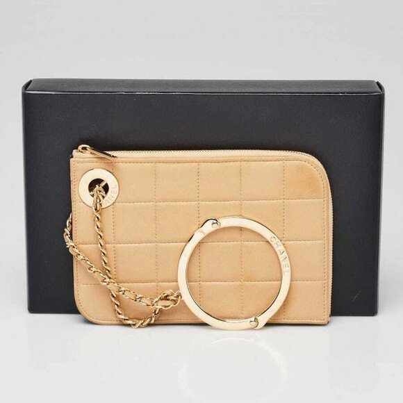 Chanel Beige Square Quilted Lambskin Gold Handcuff Wristlet Clutch Bag - Picture 2 of 12